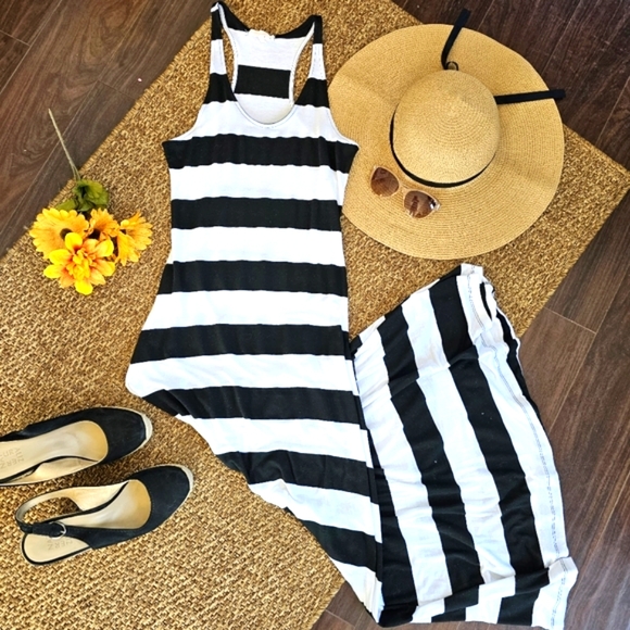 Maronie Dresses & Skirts - Women's Maxi Dress Size Medium Black White Stripes Sleeveless Halter Summer Fun